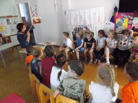 Занятие в детском саду Занятие в детском саду