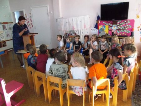 Занятие в детском саду Занятие в детском саду
