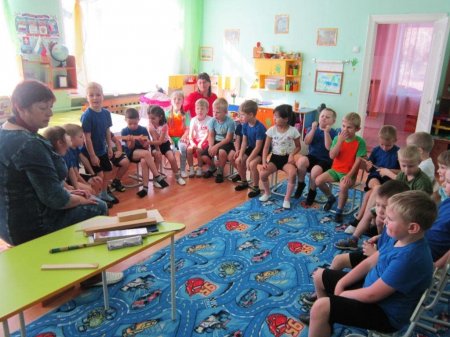 Занятие в детском саду Занятие в детском саду