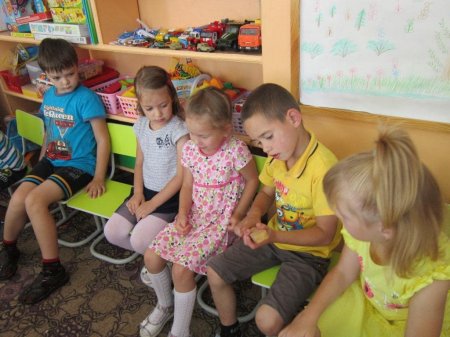 Занятие в детском саду Занятие в детском саду