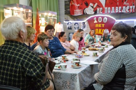 Комсомольская песня в огне родилась