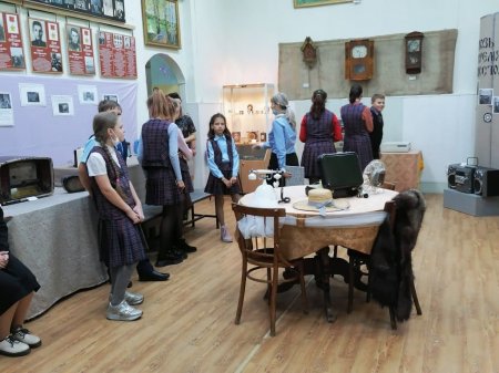 «Сквозь время и расстояние……» «Сквозь время и расстояние……»
