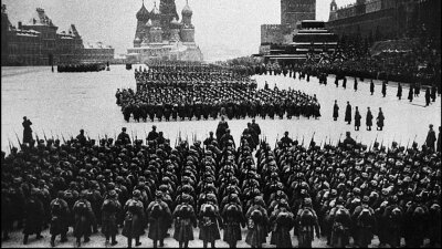 С парада – на фронт!