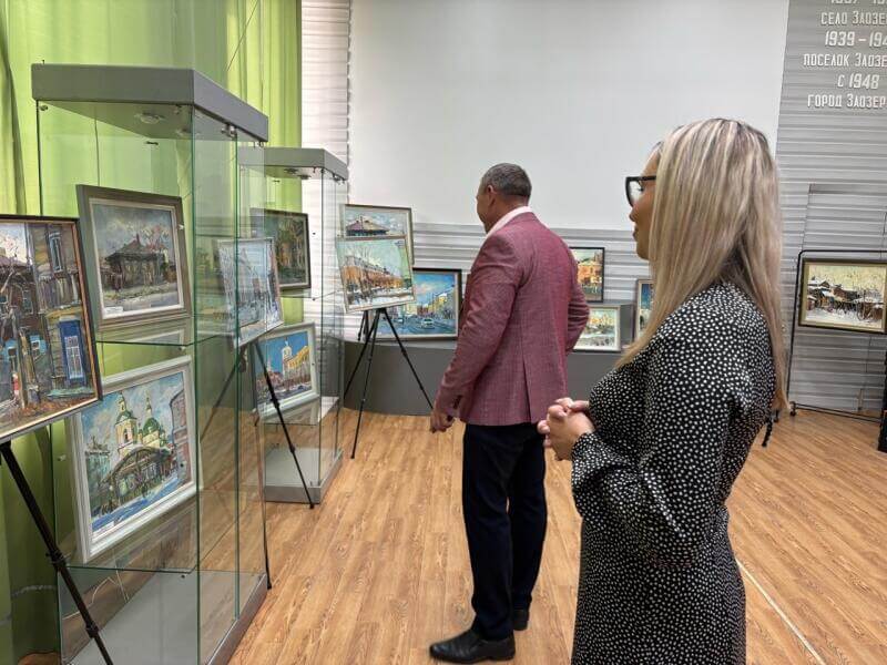 Продолжает действовать выставка